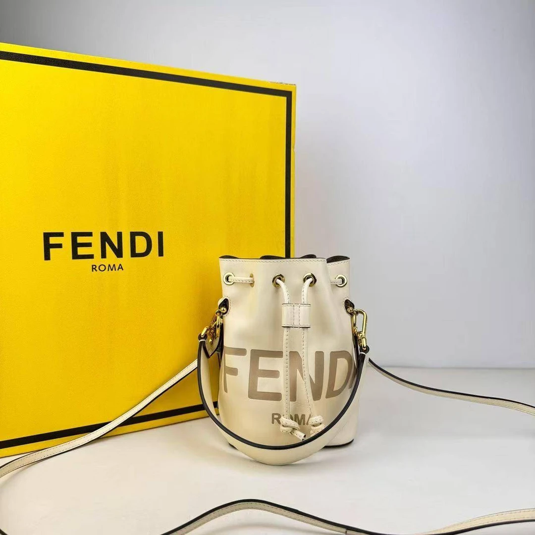 胖虎安安/芬迪/95新/公价0/箱包/两用包/31B2506200101