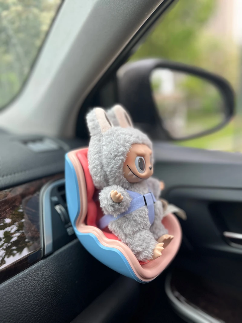 拉布布LABUBU搪胶毛绒公仔安全座椅车载出风口挂件中控台摆件