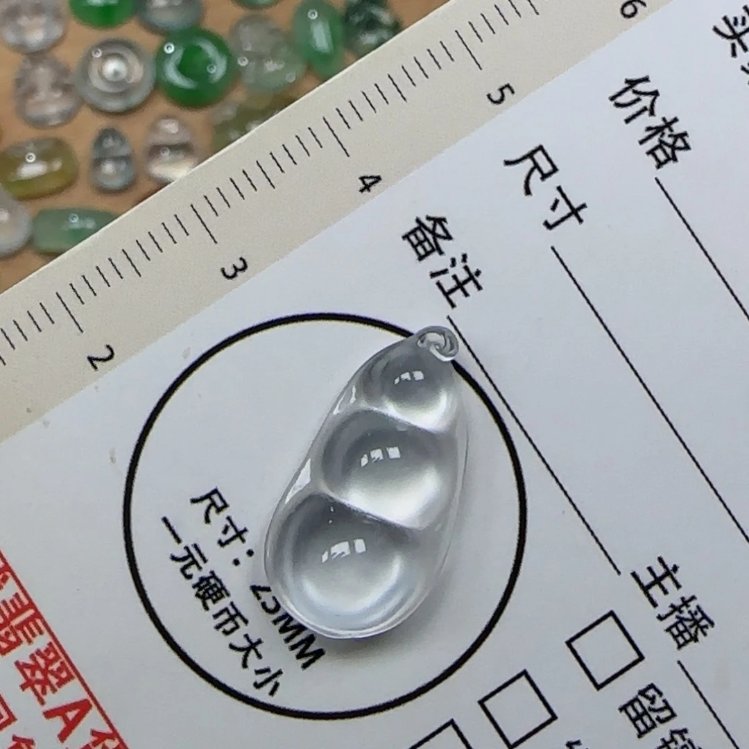 翡翠未镶嵌颈饰福豆