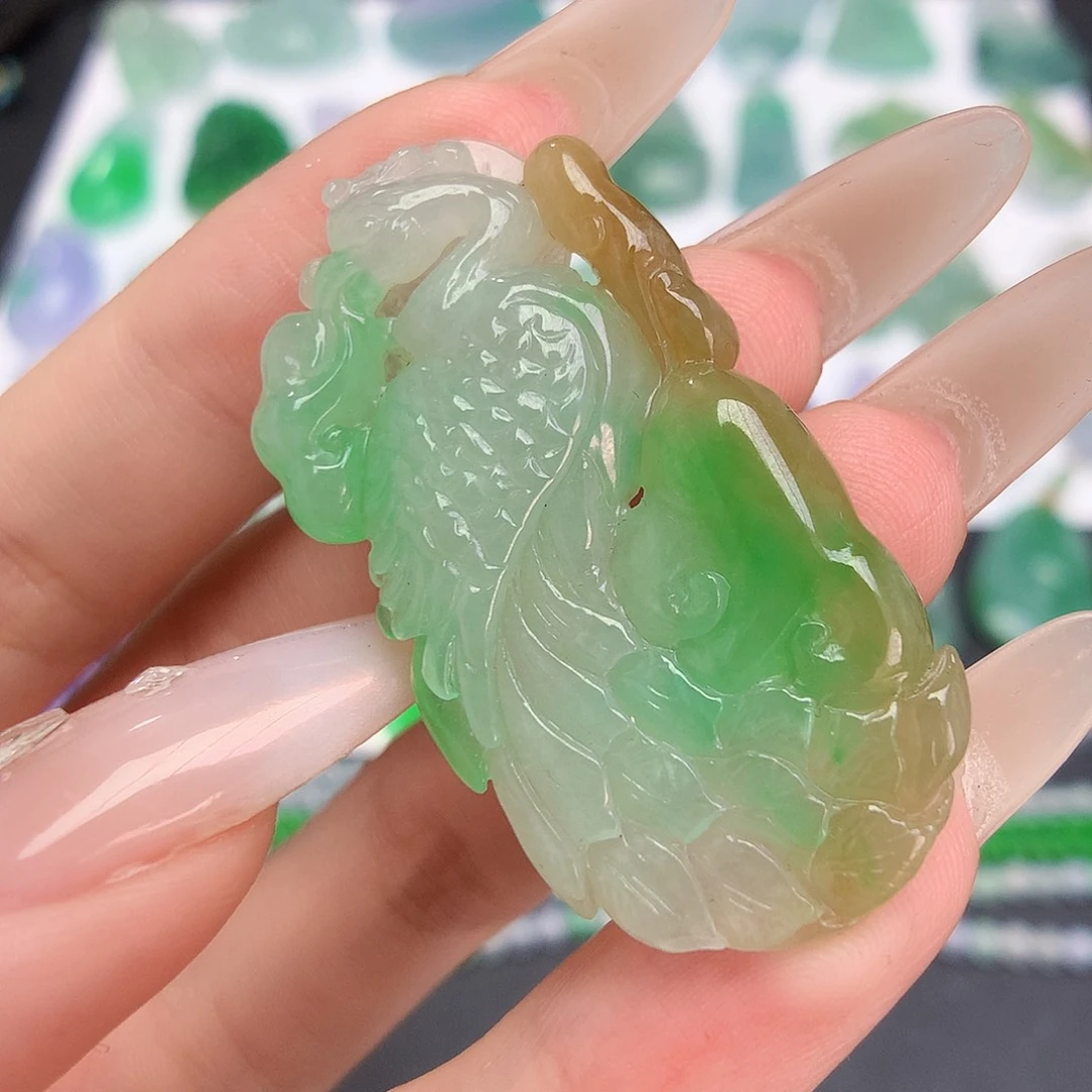 翡翠未镶嵌颈饰凤凰