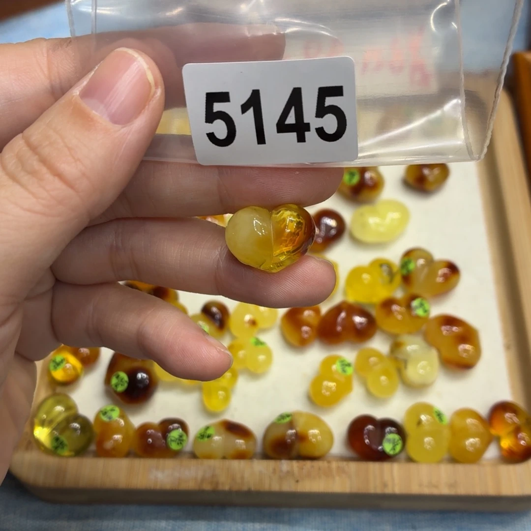 琥珀未镶嵌珠宝奇石