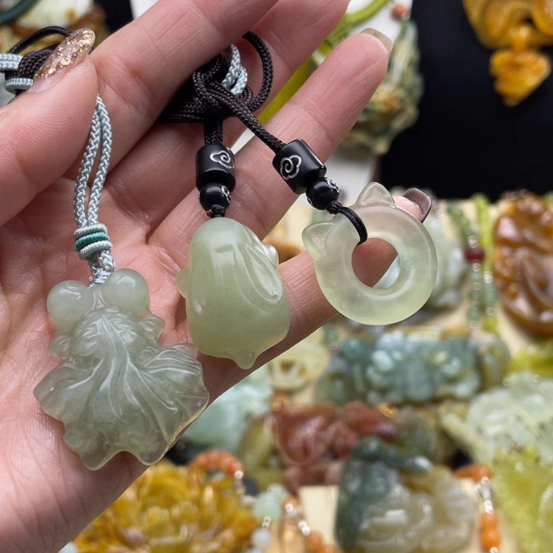 未镶嵌蛇纹石玉颈饰