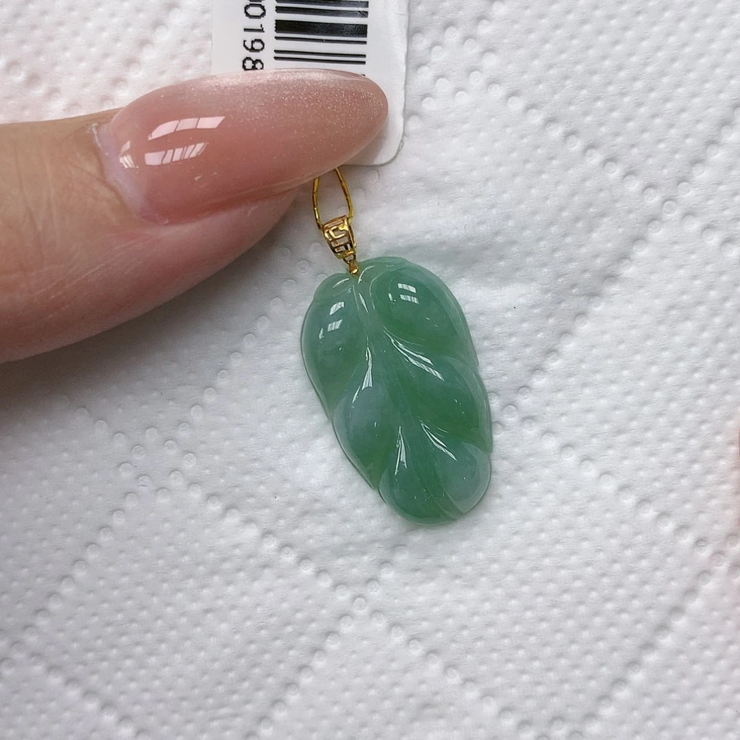 颈饰18K金镶嵌翡翠