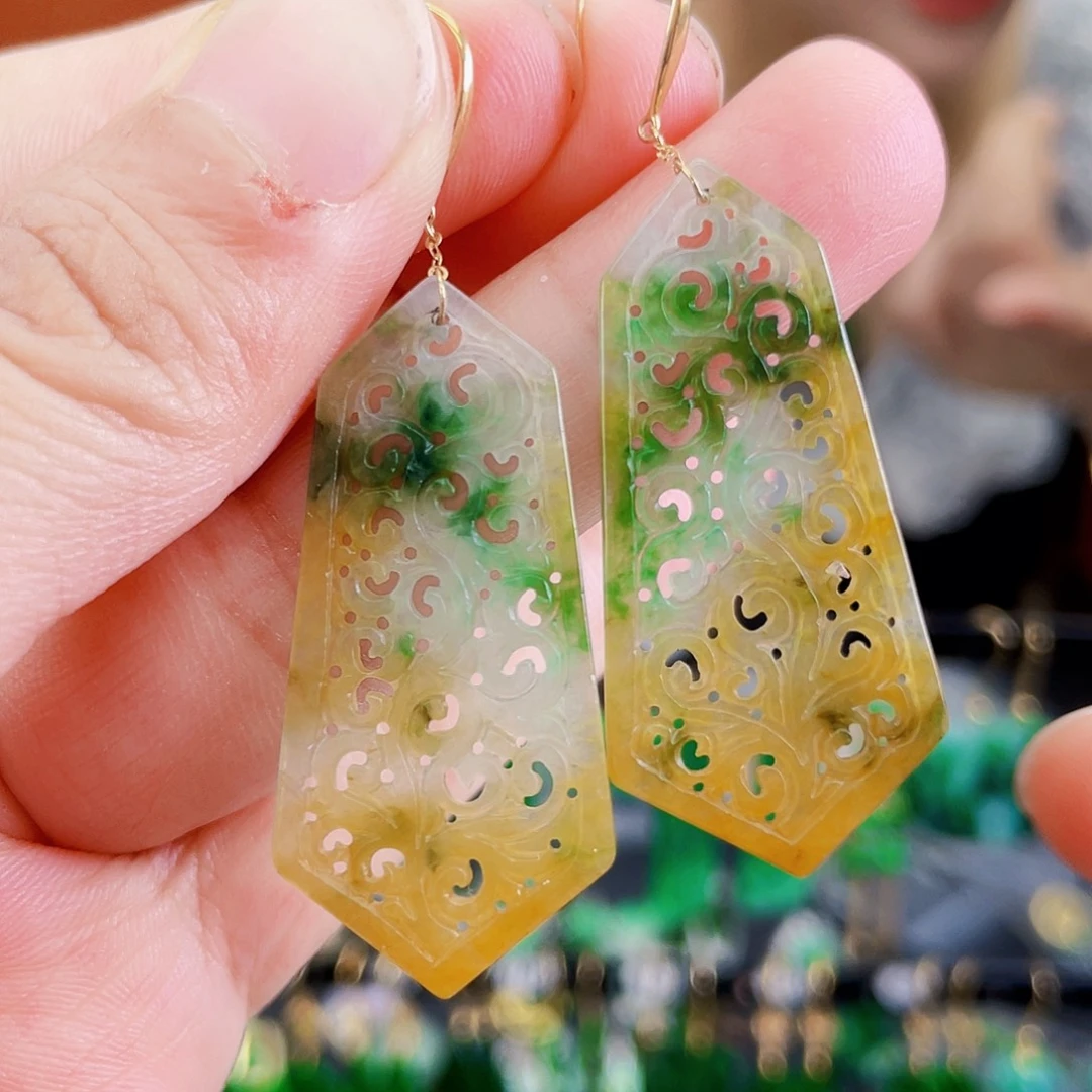 18K金镶嵌翡翠耳饰
