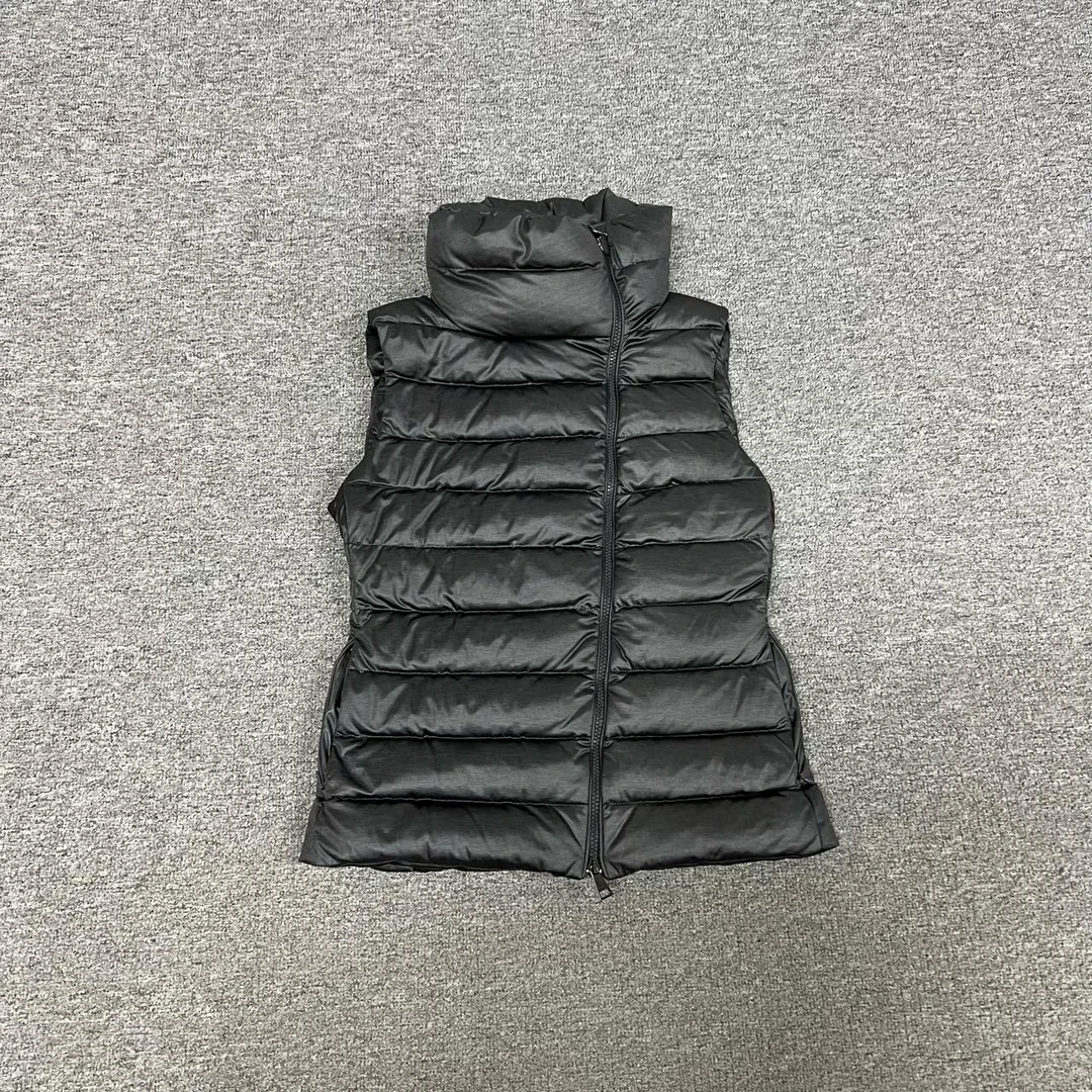 99新 MONCLER 蒙口 羽绒马甲1码