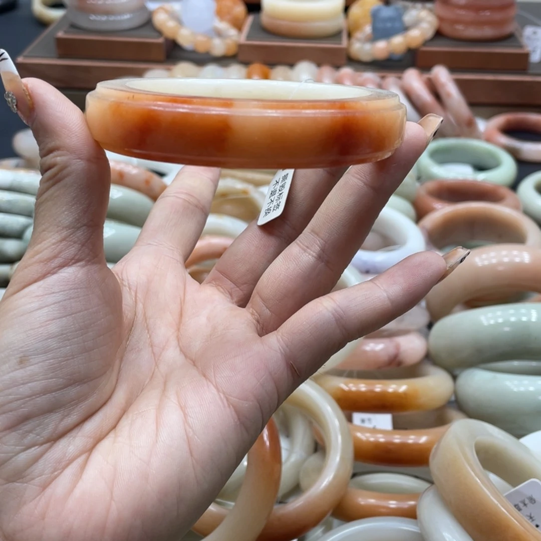 石英质玉手镯未镶嵌旋***马