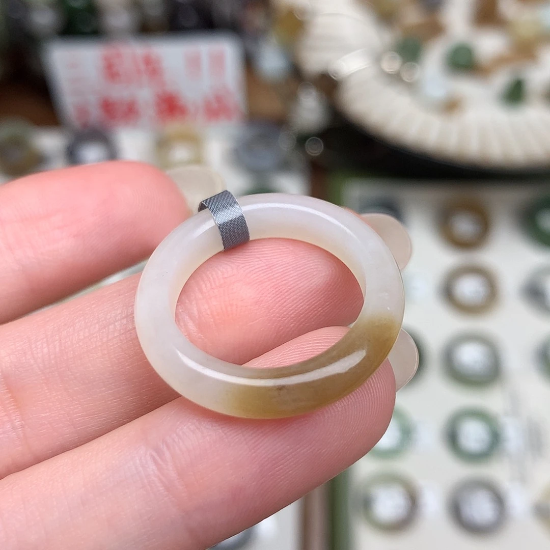 未镶嵌戒指和田玉