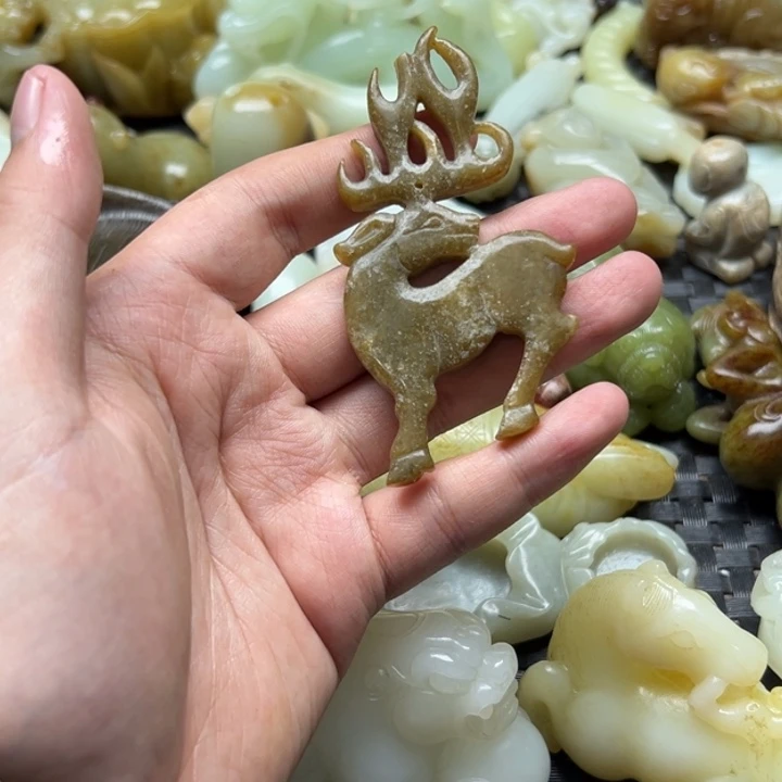 未镶嵌和田玉（糖玉）挂件