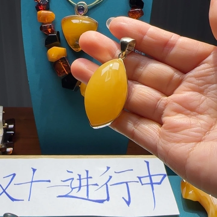 琥珀未镶嵌颈饰波兰设计款琥珀蜜蜡