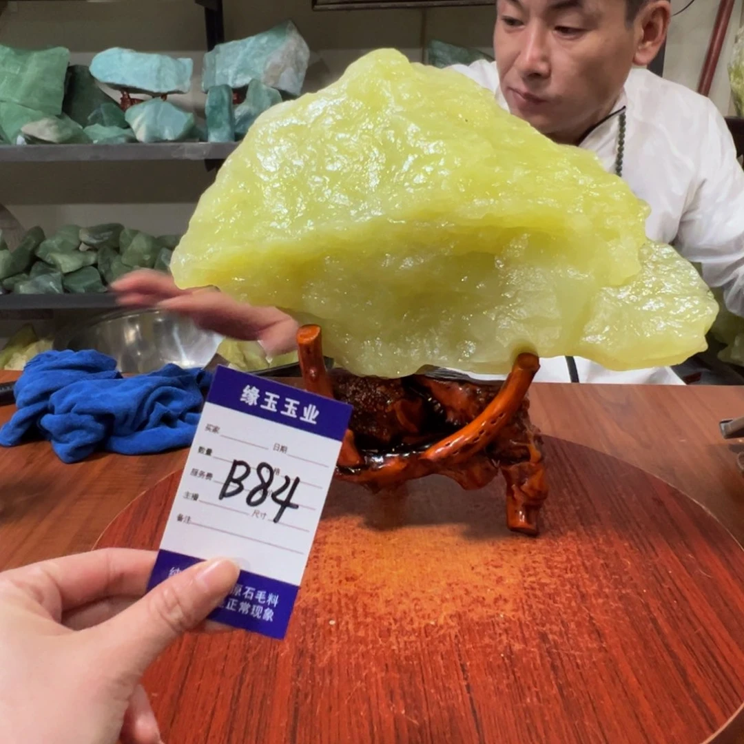 蛇纹石玉未镶嵌原石B84