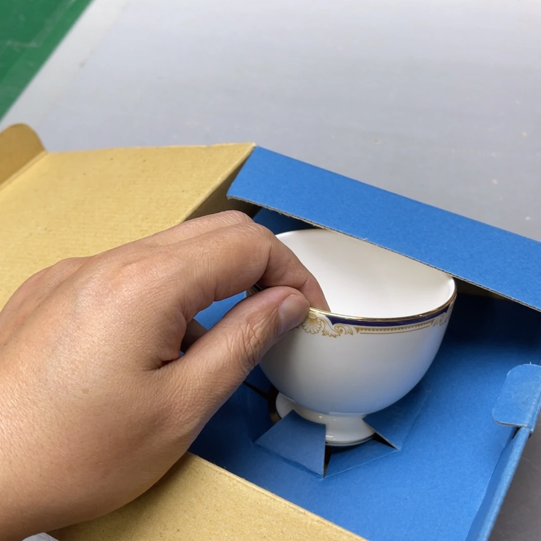 记***9瓷片密密麻麻地铺满一