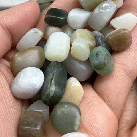 和田玉颈饰未镶嵌福利包容鱼缸石