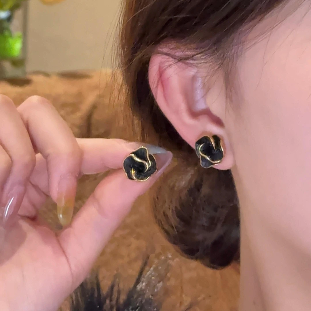 【女王】韩系精致春夏新款黑色百搭气质复古耳钉ES349