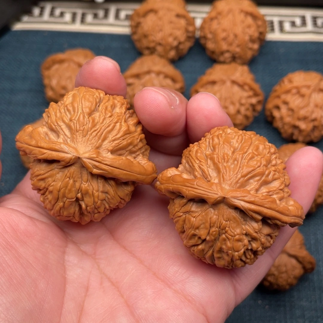 把件文玩核桃红皮白狮子47