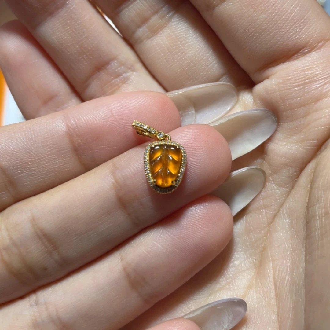 【闪购商品】颈饰18K金镶嵌翡翠