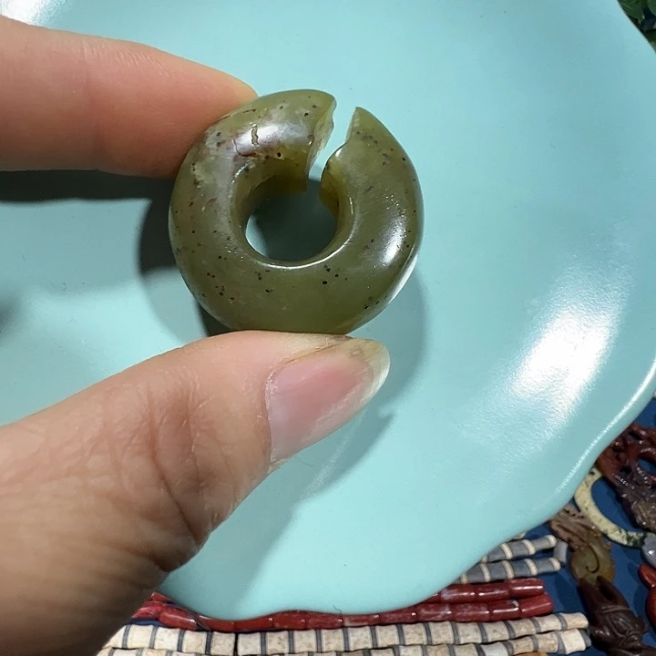 透闪石质玉未镶嵌挂件