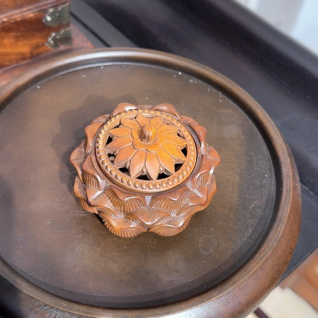 鱼***诚黄杨木香炉一个花花