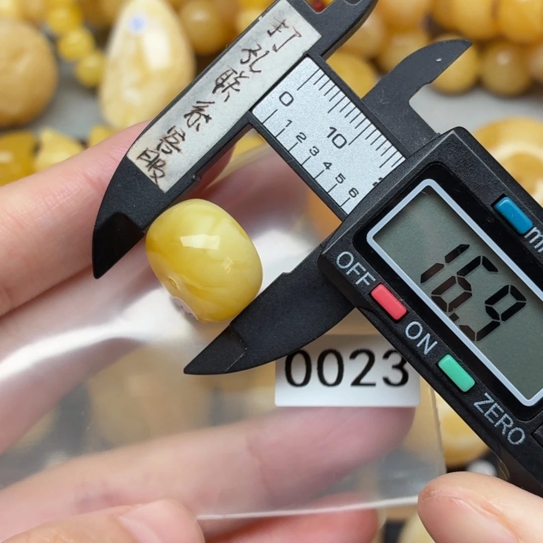 用***3琥珀未镶嵌裸石蜜蜡墩子