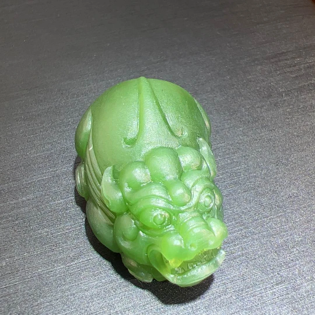 和田玉（碧玉）俄七浓绿老料起荧光貔貅未镶嵌