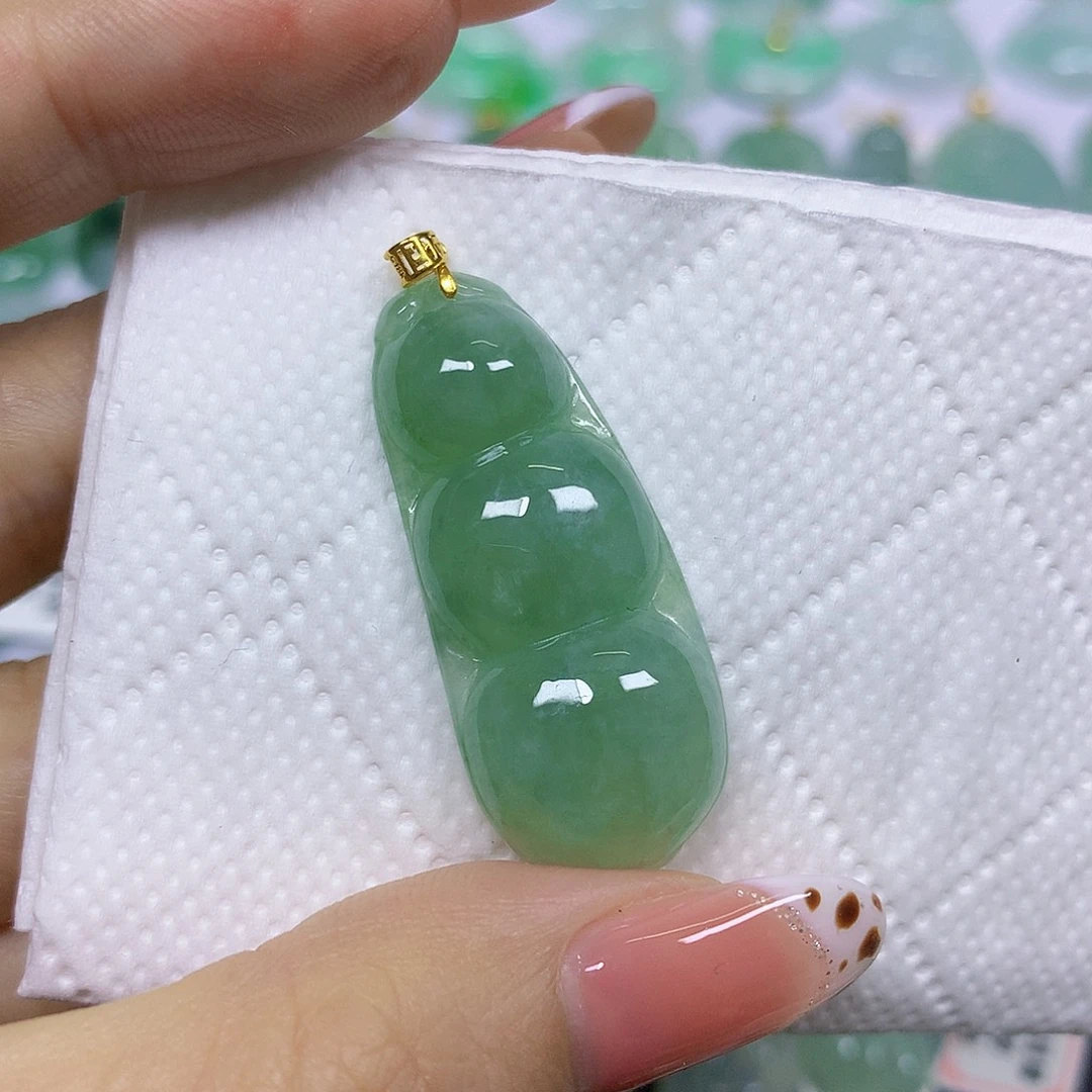 颈饰18K金镶嵌翡翠挂件