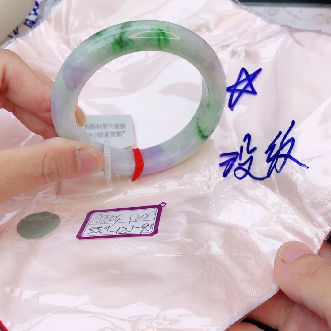 翡翠手镯未镶嵌翡翠