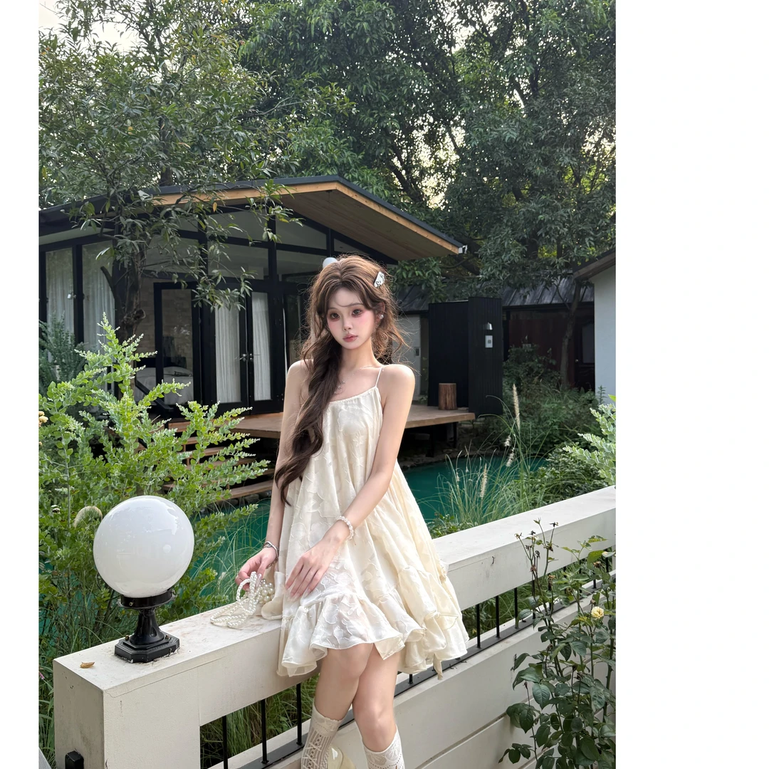 美野梨梨 【仲夏芭蕾】赵露思同款 种工设计感法式斜肩连衣裙