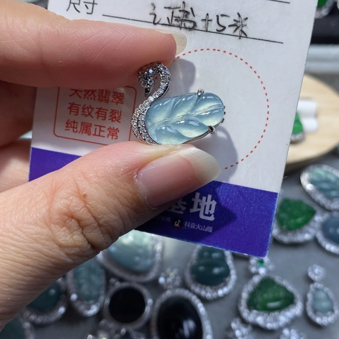 翡翠颈饰未镶嵌翡翠