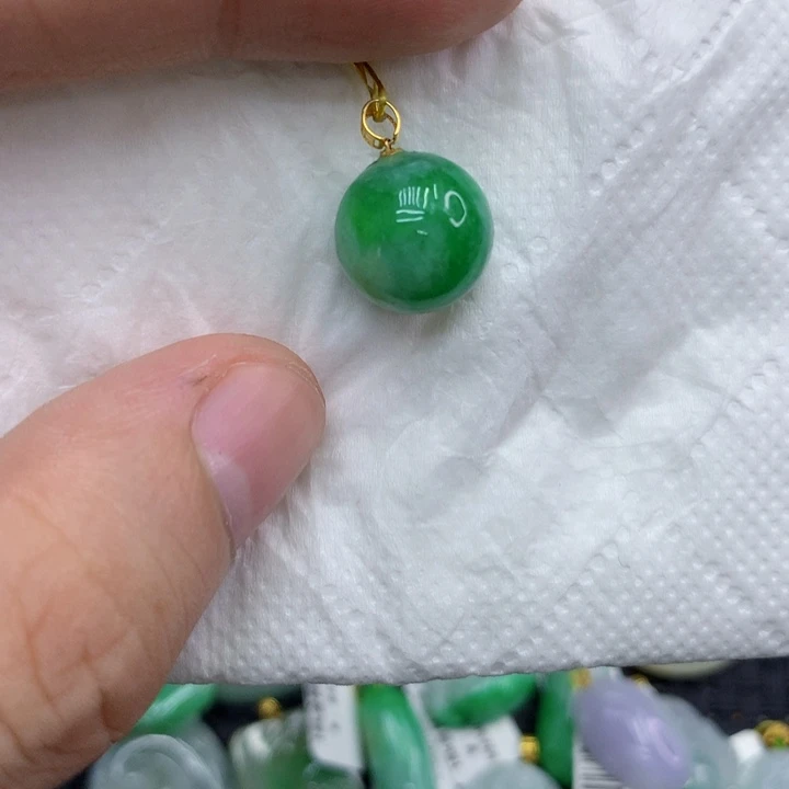 颈饰18K金镶嵌翡翠