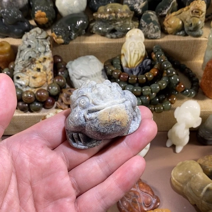 透闪石质玉未镶嵌挂件