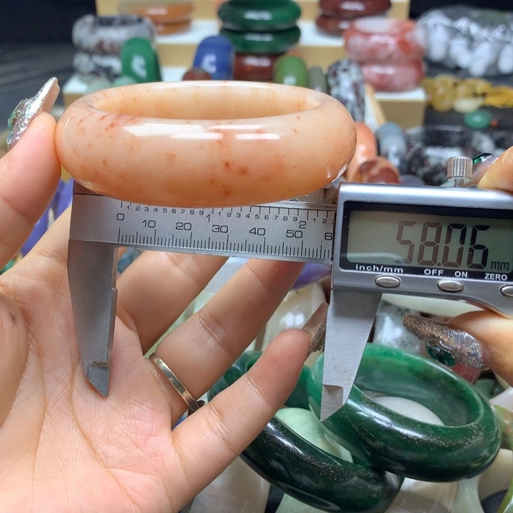 未镶嵌手镯石英质玉