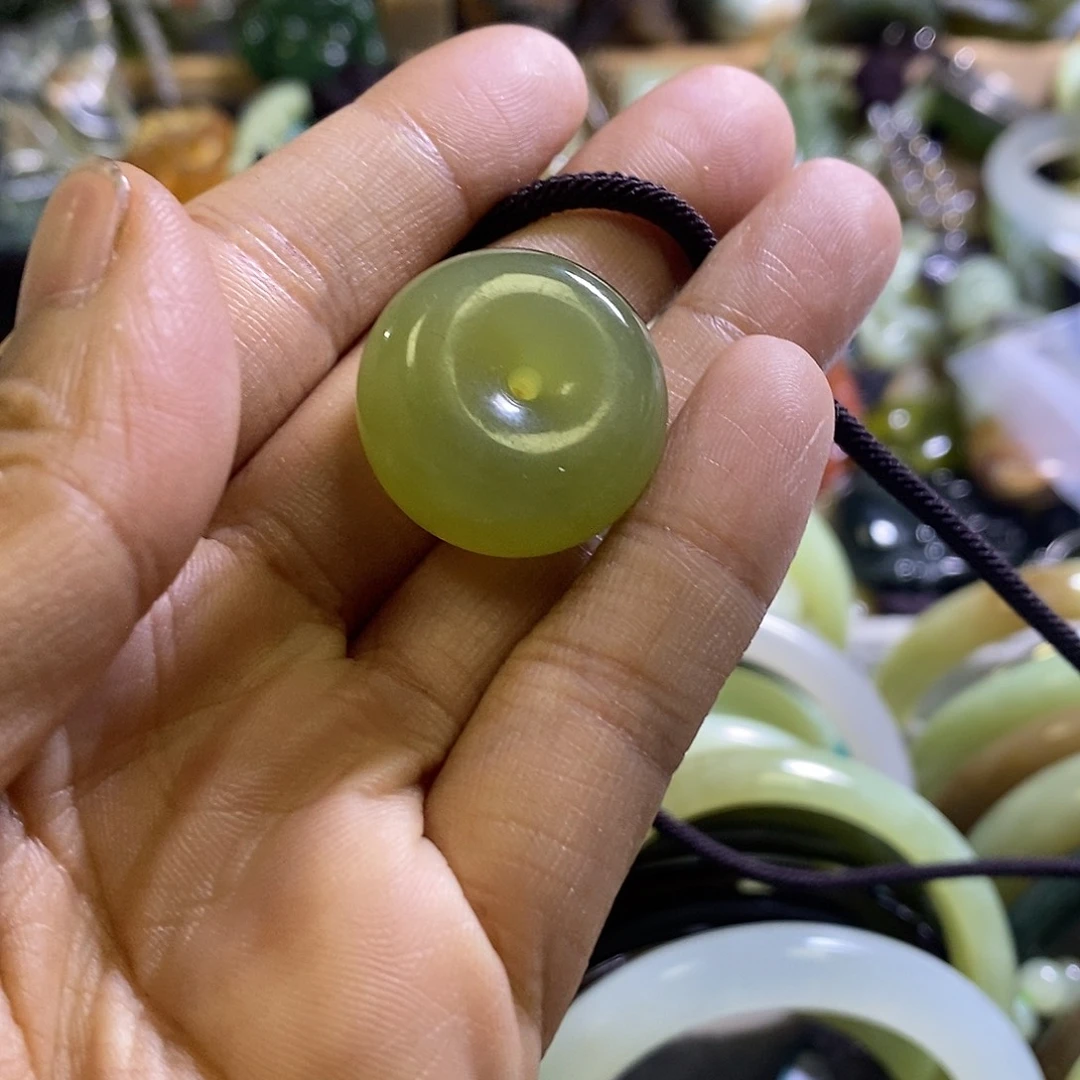 岫玉未镶嵌颈饰挂件