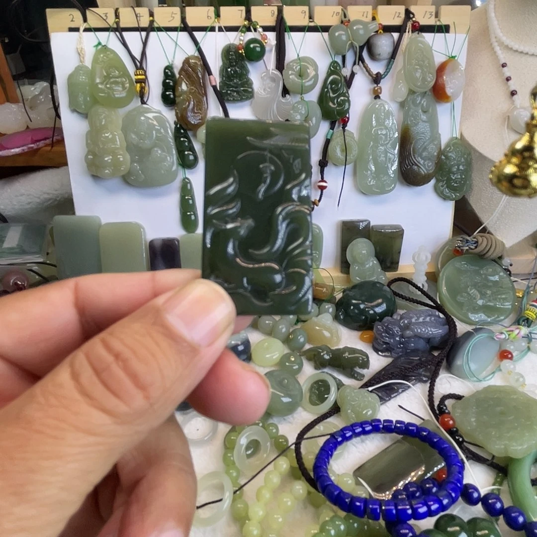 和田玉未镶嵌颈饰