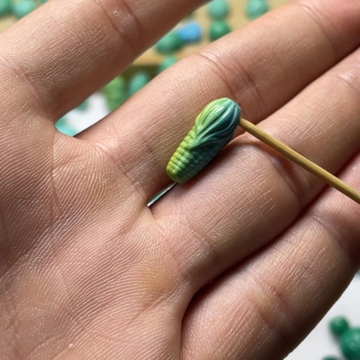 非金属俏色玉米小吊坠