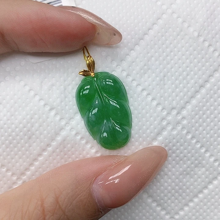 颈饰18K金镶嵌翡翠