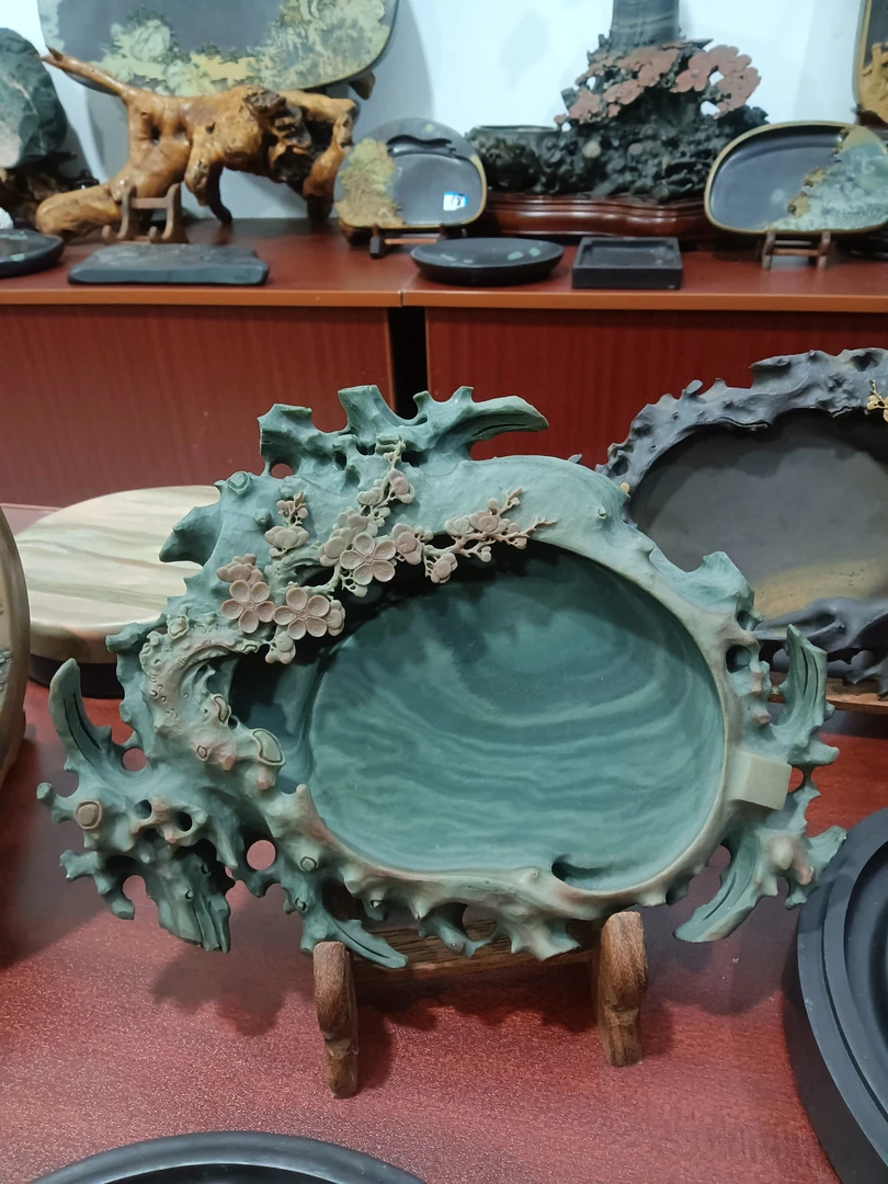 《荷香》苴却石绿膘，眼石