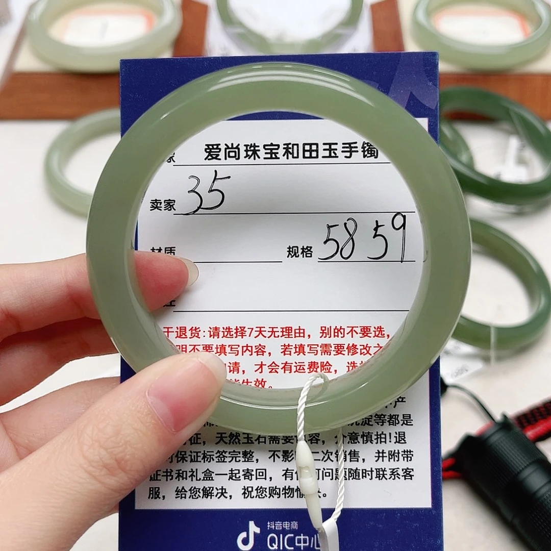 和田玉手镯未镶嵌