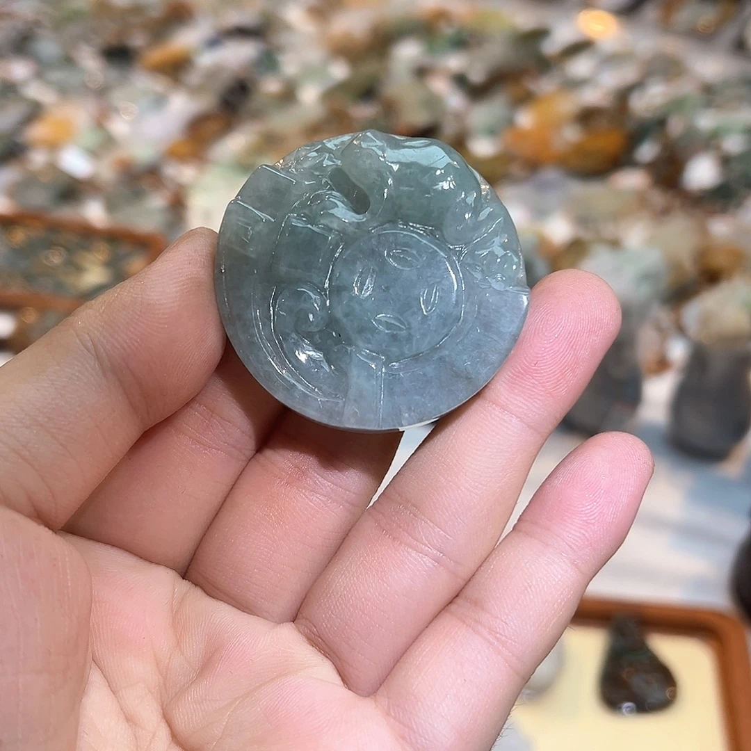 翡翠未镶嵌颈饰挂件