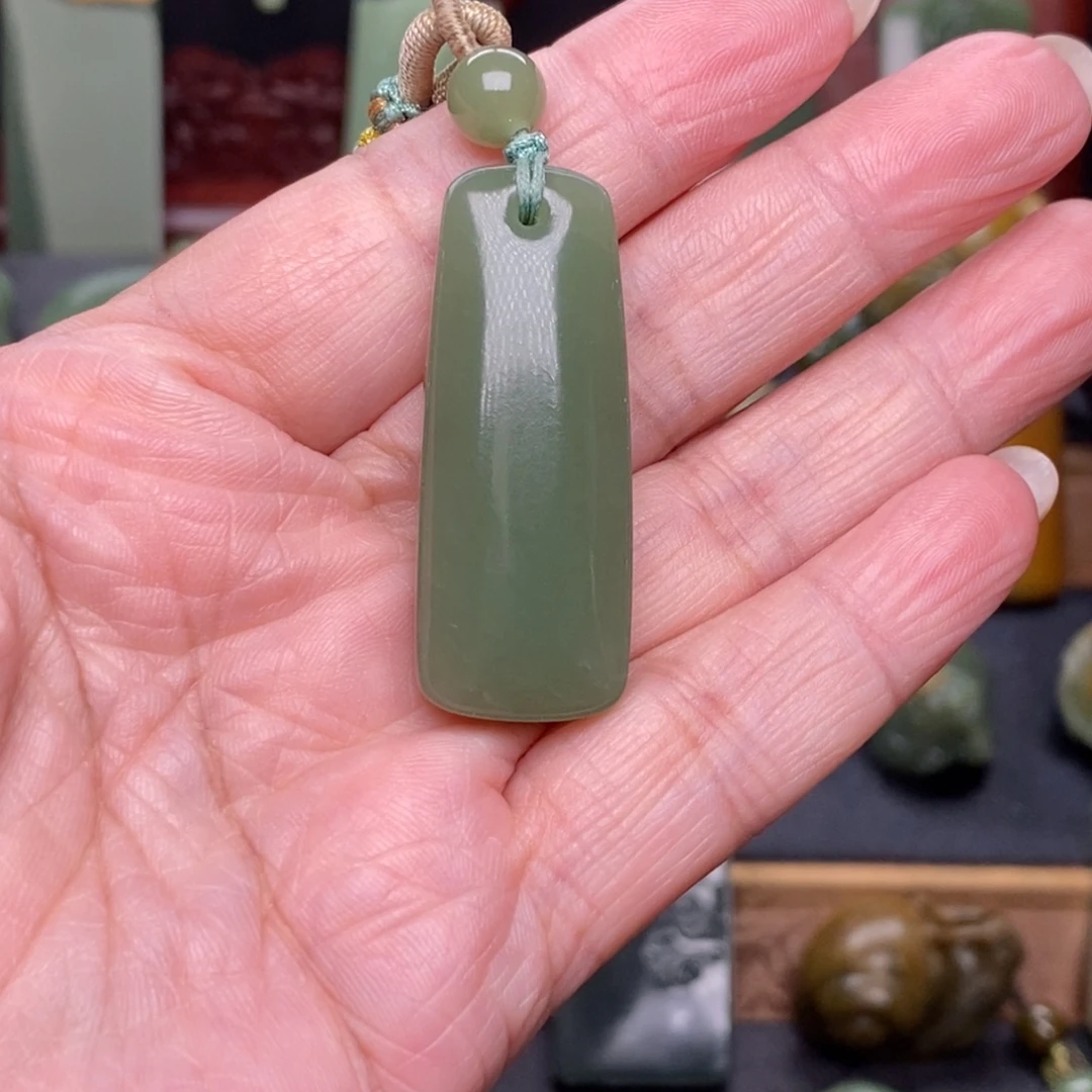 孜***卷岫岩老玉（透闪石质玉）未镶嵌挂件