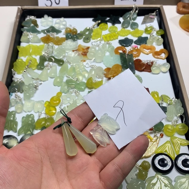 蛇纹石玉耳钉合金?**Q