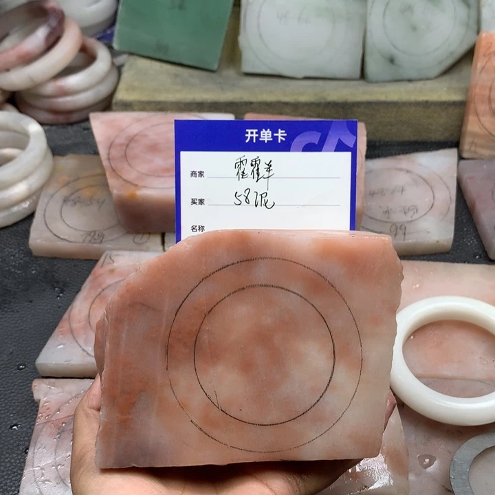 石英质玉手镯未镶嵌霍*羊定制手镯