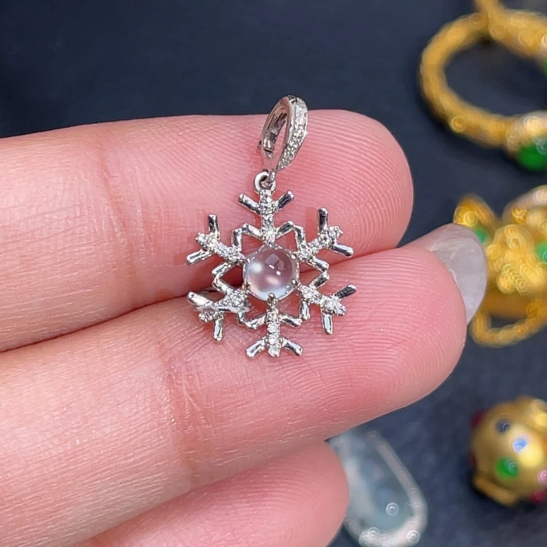 颈饰18K金镶嵌翡翠雪花