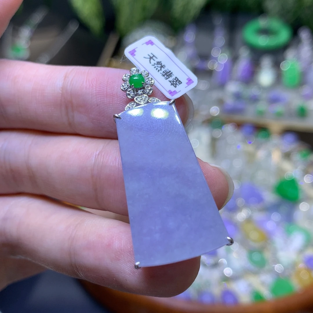 颈饰18K金镶嵌翡翠