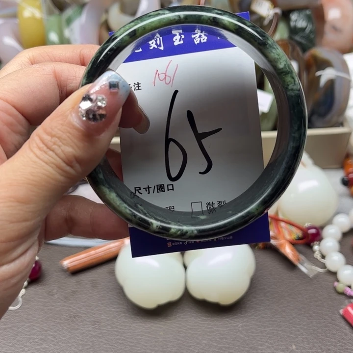 蛇纹石玉手镯未镶嵌