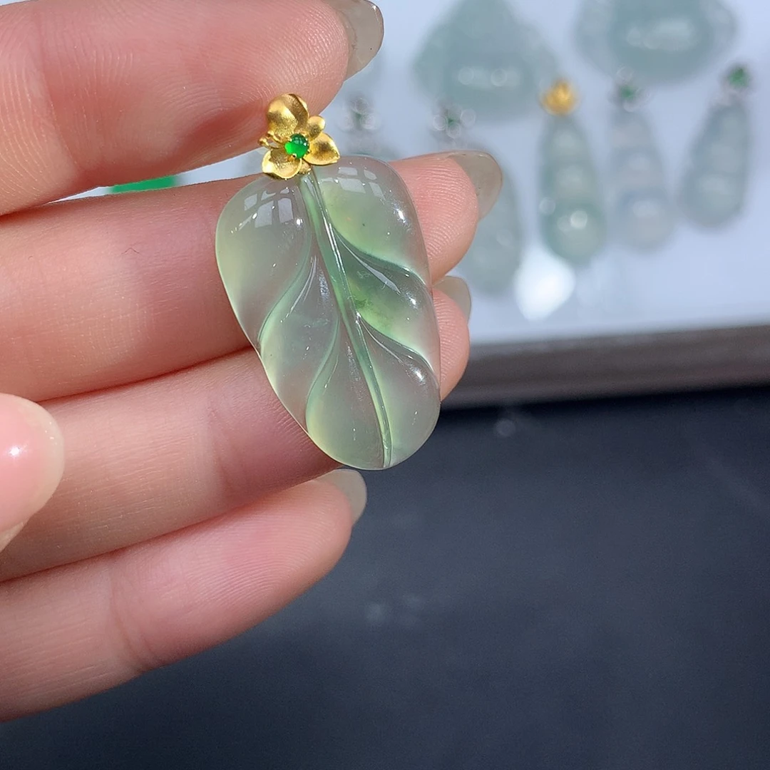 翡翠未镶嵌颈饰叶子