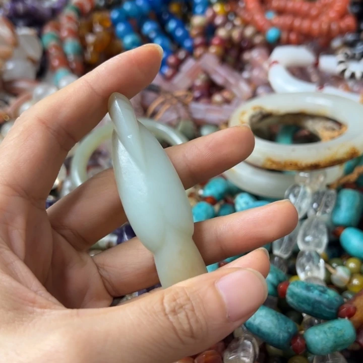 C***集和田玉（糖玉）未镶嵌颈饰