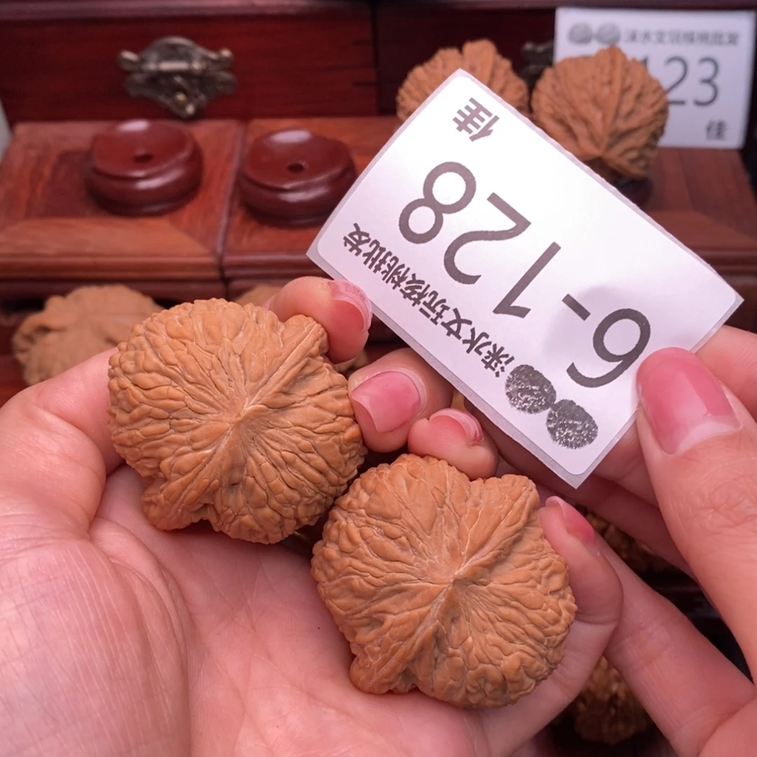 文玩核桃把件42绣球