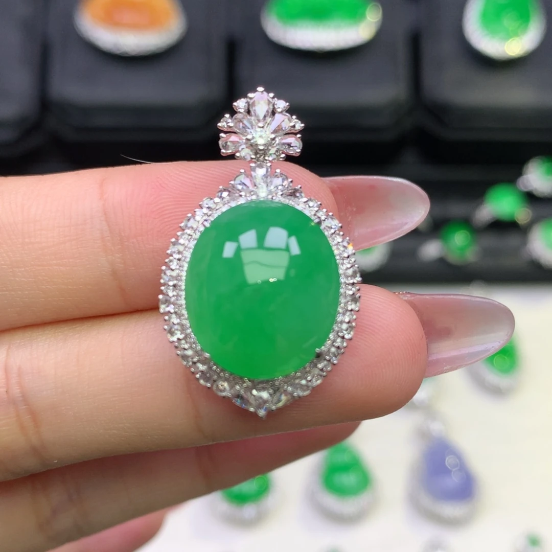 翡翠18K金镶嵌颈饰