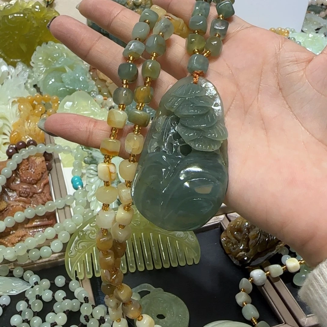 未镶嵌蛇纹石玉吊坠