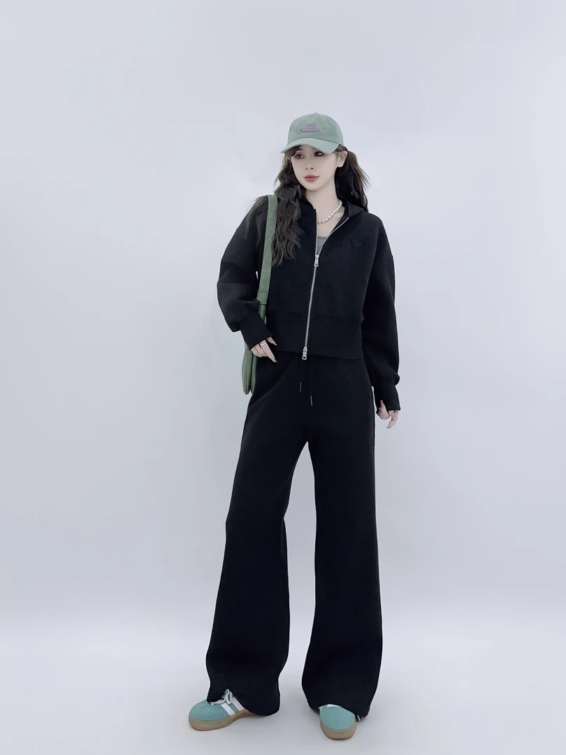 QBVQ百搭时尚休闲运动连帽卫衣女秋新款显瘦短款拉链开衫外套
