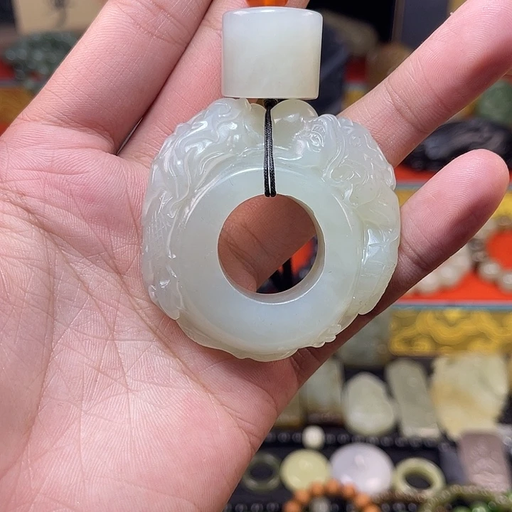 和田玉未镶嵌把件